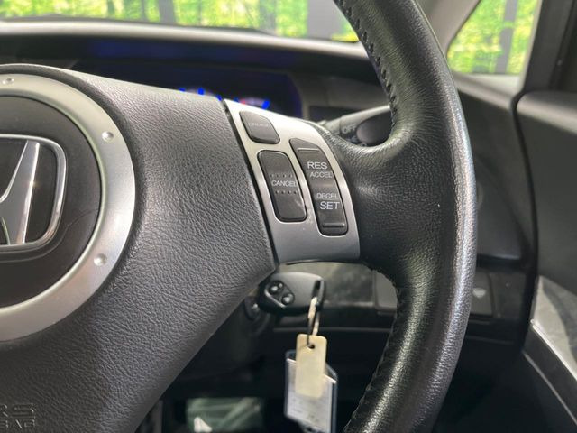 �y�N���[�Y�R���g���[���z�������H�����N���N���s�B�A�N�Z���𗣂��Ă���葬�x�ő��s���ł��A�������^�]���̕��S���y��!�����E�������ȒP�ȃX�C�b�`����Œ����ł��܂��B