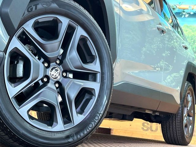 【純正19インチアルミホイール】外観にマッチした純正アルミホイールを装着しております。各種社外アルミホイールや、スタッドレスタイヤも取扱いしております。是非ご相談ください♪