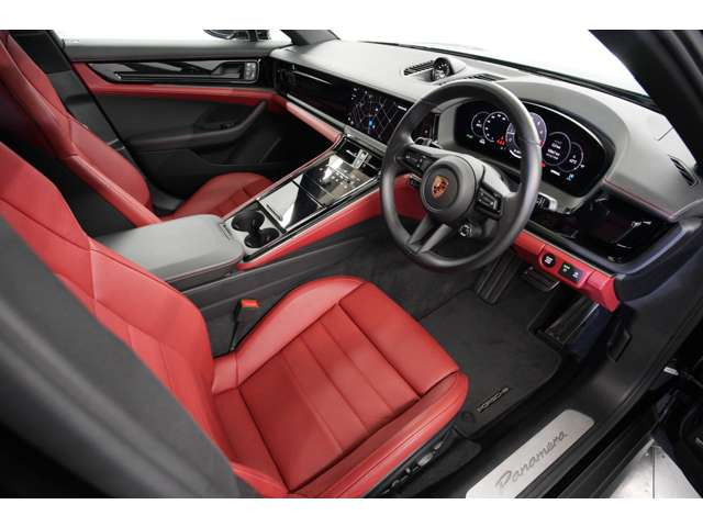 �h���C�o�[�𒆐S�ɐ݌v���ꂽ�R�b�N�s�b�g�͎��F���E���쐫�Ƃ��ɗD�G�B�X�|�[�c�N���m�ƘA�����A������ӎ��������C�A�E�g�����͂ł��B