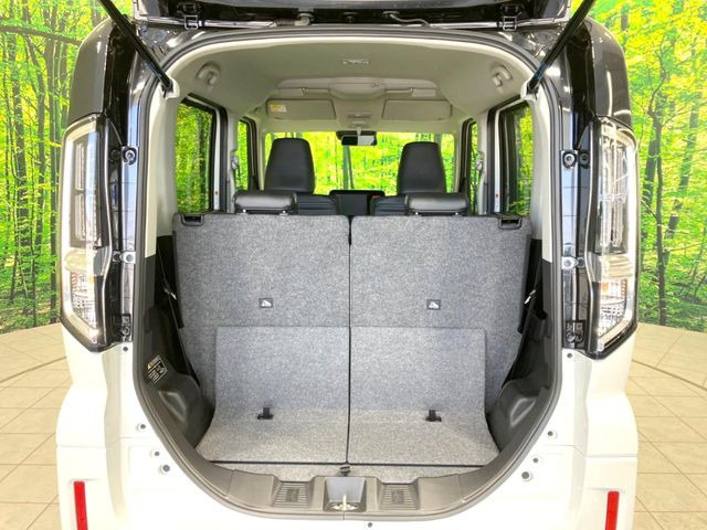 ���i�̂���������ʋ΁A���}���ɏ\���ȉ׎��X�y�[�X���m�ۂ��Ă���܂��B�Z�J���h�V�[�g��|���ƁA�傫�ȉו��̐ύڂ��\�ł���