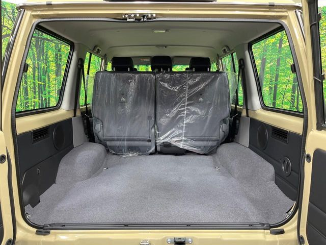 ���i�̂���������ʋ΁A���}���ɏ\���ȉ׎��X�y�[�X���m�ۂ��Ă���܂��B�Z�J���h�V�[�g��|���ƁA�傫�ȉו��̐ύڂ��\�ł���