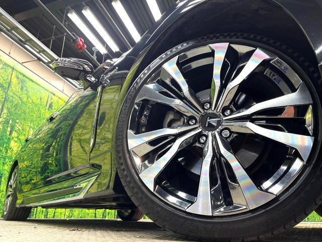 �y���f���X�^�C���`�A���~�z�C�[���z�����I�v�V�����z�C�[���𑕒��B���s���\�̌���ɉ����A�O�ς����X�^�C���b�V���ɂȂ��Ă��܂��B