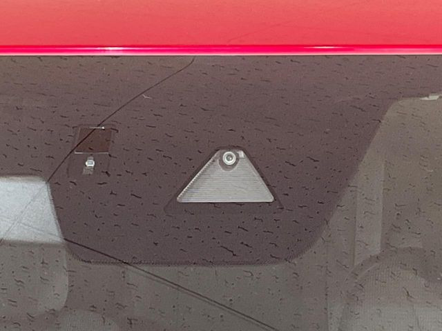 �y�X�}�[�g�u���[�L�T�|�[�g�z���s���ɑO���̎ԗ�����F�����A�Փ˂������Ȏ��͌x��ƃu���[�L�ŏՓˉ���Ɣ�Q�y�����A�V�X�g�B�����S�Ƀh���C�u�����y���݂��������܂��B