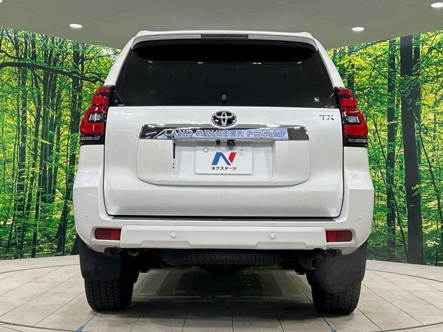 安心の最長10年・走行無制限保証(有償)をご用意。保証内容も充実はもちろん、無料点検&オイル交換や、年中無休の全国・24時間ロードサービスも付帯されておりますのでご安心下さい。