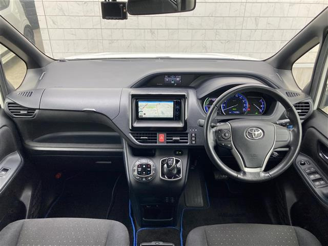 ヴォクシー1.8 ハイブリッド V