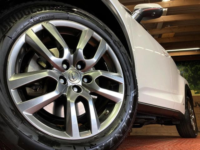 �y����18�C���`�A���~�z�C�[���z�O�ςɃ}�b�`���������A���~�z�C�[���𑕒����Ă���܂��B�e��ЊO�A���~�z�C�[����A�X�^�b�h���X�^�C�����戵�����Ă���܂��B���񂲑��k����������