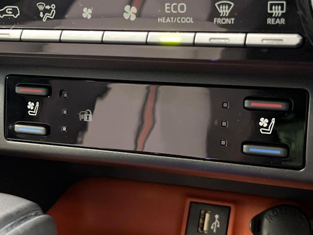 【シートベンチレーション】夏場は涼しい風でお尻や背中の熱やムレを防ぎ、冬はエアコンよりも早く温まってポカポカに!季節を問わず快適に過ごせます。