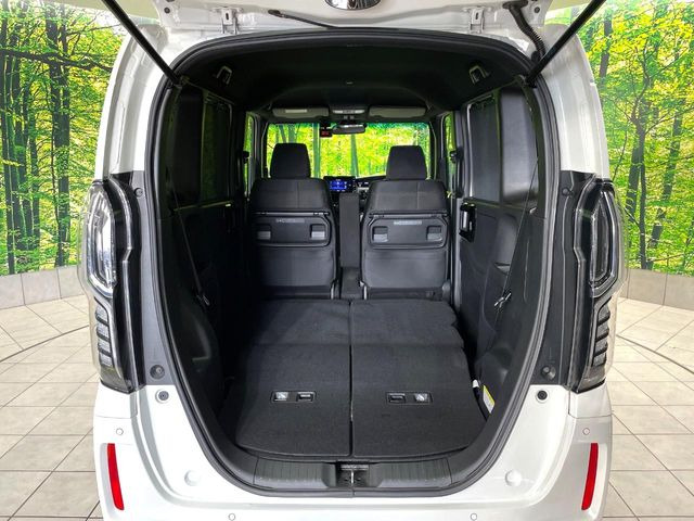 ���i�̂���������ʋ΁A���}���ɏ\���ȉ׎��X�y�[�X���m�ۂ��Ă���܂��B�Z�J���h�V�[�g��|���ƁA�傫�ȉו��̐ύڂ��\�ł���