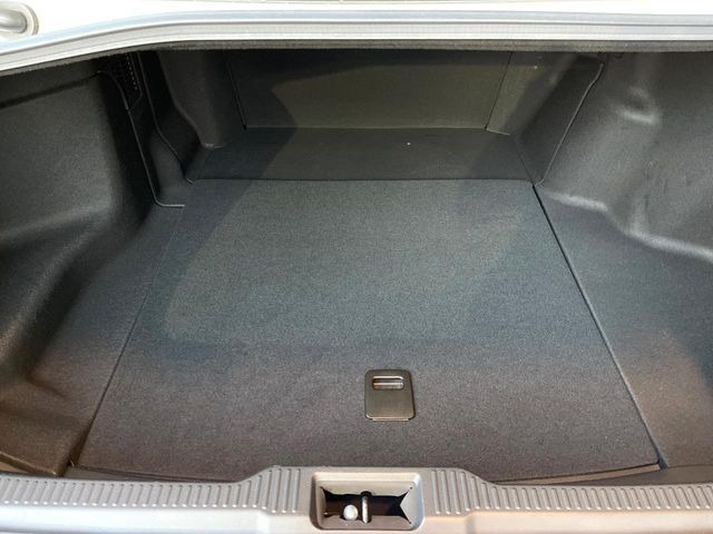 ���i�̂���������ʋ΁A���}���ɏ\���ȉ׎��X�y�[�X���m�ۂ��Ă���܂��B