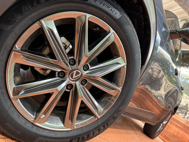 �y����18�C���`�A���~�z�C�[���z�O�ςɃ}�b�`���������A���~�z�C�[���𑕒����Ă���܂��B�e��ЊO�A���~�z�C�[����A�X�^�b�h���X�^�C�����戵�����Ă���܂��B���񂲑��k����������