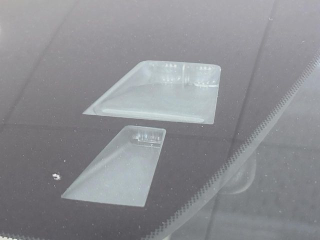 �y�X�}�[�g�u���[�L�T�|�[�g�z���s���ɑO���̎ԗ�����F�����A�Փ˂������Ȏ��͌x��ƃu���[�L�ŏՓˉ���Ɣ�Q�y�����A�V�X�g�B�����S�Ƀh���C�u�����y���݂��������܂��B