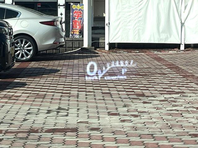 �y�J���[�w�b�h�A�b�v�f�B�X�v���C�z���݂̑��x�⑖�s�����f�W�^���\���ŉ^�]�ȑO���̃K���X�ɓ��e!�J���[�t���Ŏ��F���������A�^�]���ڐ������炳���K�v�ȏ����m�F�ł���̂łƂ��Ă��֗��ň��S!