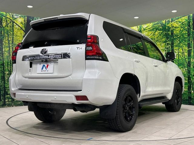 ☆全国のネクステージからお取り寄せが可能※!遠方の店舗に展示してあるクルマが気になる場合も、最寄りの店舗でご覧いただくことが可能です!是非私たちに要望をお聞かせください!※別途費用