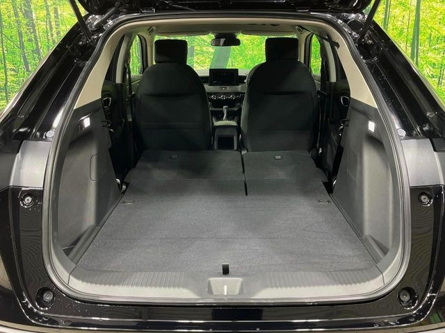 ���i�̂���������ʋ΁A���}���ɏ\���ȉ׎��X�y�[�X���m�ۂ��Ă���܂��B�Z�J���h�V�[�g��|���ƁA�傫�ȉו��̐ύڂ��\�ł���