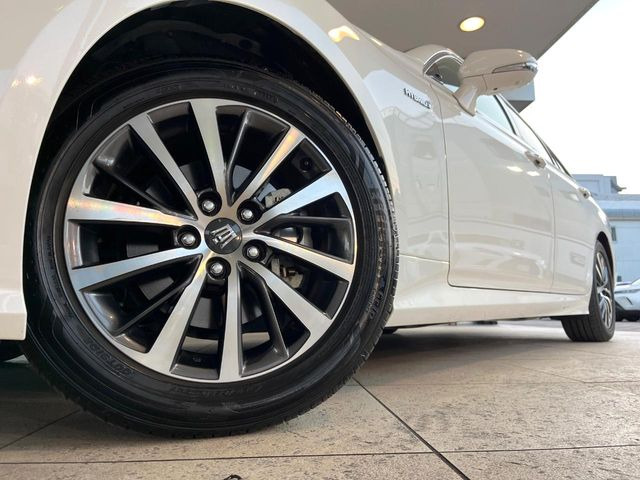 �y����17�C���`�A���~�z�C�[���z�O�ςɃ}�b�`���������A���~�z�C�[���𑕒����Ă���܂��B�e��ЊO�A���~�z�C�[����A�X�^�b�h���X�^�C�����戵�����Ă���܂��B���񂲑��k����������