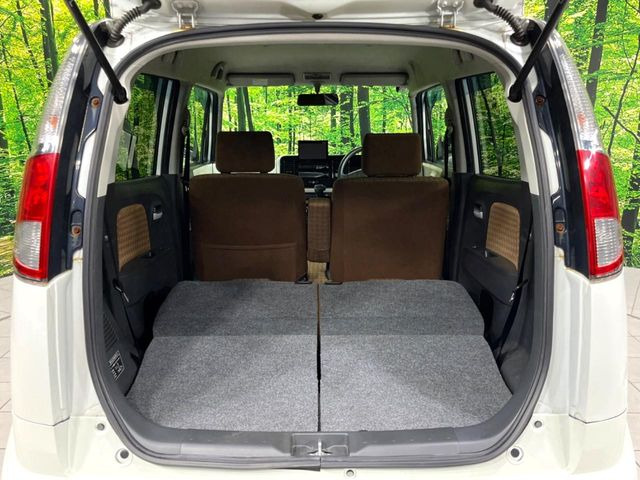 ���i�̂���������ʋ΁A���}���ɏ\���ȉ׎��X�y�[�X���m�ۂ��Ă���܂��B�Z�J���h�V�[�g��|���ƁA�傫�ȉו��̐ύڂ��\�ł���