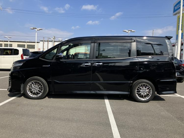 ヴォクシー1.8 ハイブリッド ZS 煌II