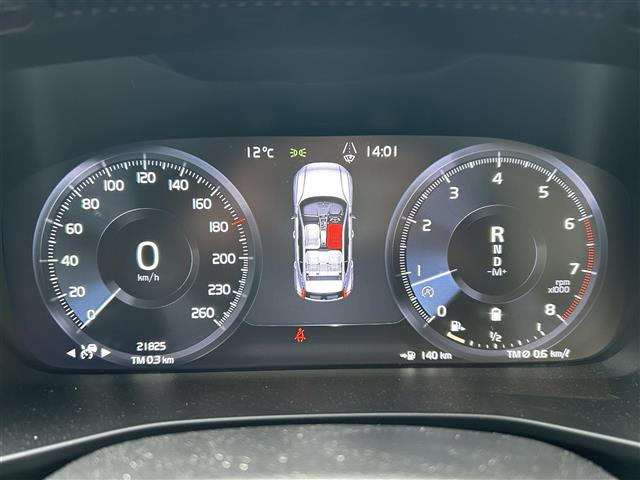 XC40B4 AWD インスクリプション 4WD