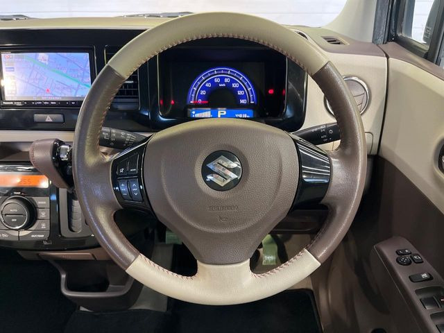 �y�����v�����X�e�A�����O�z�㎿�Ȋv���g�p���邱�ƂŁA��ɂ����������݂ƂĂ��^�]���₷���n���h���ł���