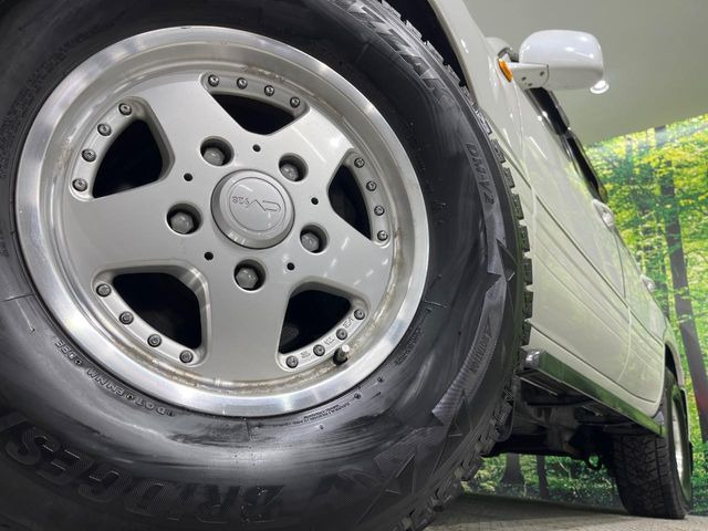 �y16�C���`�A���~�z�C�[���z�O�ςɃ}�b�`�����A���~�z�C�[���𑕒����Ă���܂��B�e��A���~�z�C�[����A�X�^�b�h���X�^�C�����戵�����Ă���܂��B���񂲑��k����������