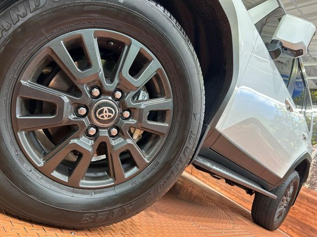 �y����18�C���`�A���~�z�C�[���z�O�ςɃ}�b�`���������A���~�z�C�[���𑕒����Ă���܂��B�e��ЊO�A���~�z�C�[����A�X�^�b�h���X�^�C�����戵�����Ă���܂��B���񂲑��k����������