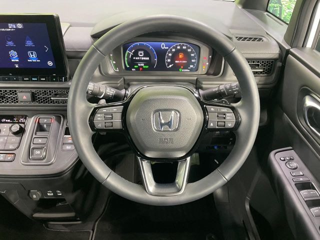 �y�����v�����X�e�A�����O�z�㎿�Ȋv���g�p���邱�ƂŁA��ɂ����������݂ƂĂ��^�]���₷���n���h���ł���