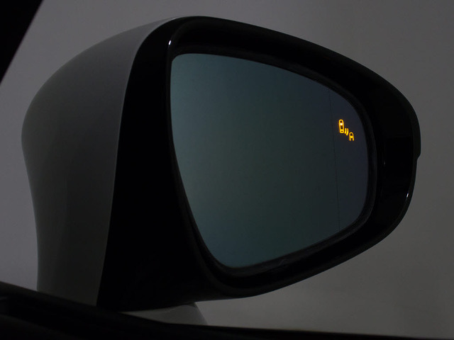 BSM(�u���C���h�X�|�b�g���j�^)!�ׂ̎Ԑ��𑖂�ԗ������[�_�[�Ō��m���A�h�A�~���[�ł͊m�F���ɂ����㑤���G���A�ɑ��݂���ԗ��ɉ����āA�}�ڋ߂��Ă���ԗ������m���܂��B