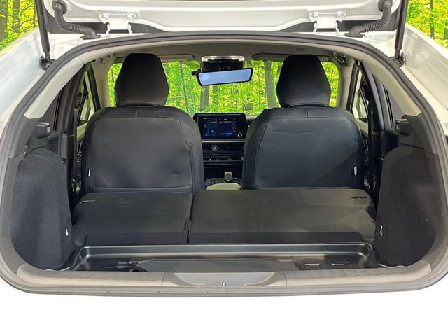 ���i�̂���������ʋ΁A���}���ɏ\���ȉ׎��X�y�[�X���m�ۂ��Ă���܂��B�Z�J���h�V�[�g��|���ƁA�傫�ȉו��̐ύڂ��\�ł���