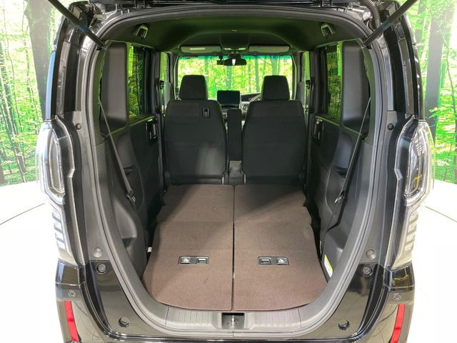 ���i�̂���������ʋ΁A���}���ɏ\���ȉ׎��X�y�[�X���m�ۂ��Ă���܂��B�Z�J���h�V�[�g��|���ƁA�傫�ȉו��̐ύڂ��\�ł���