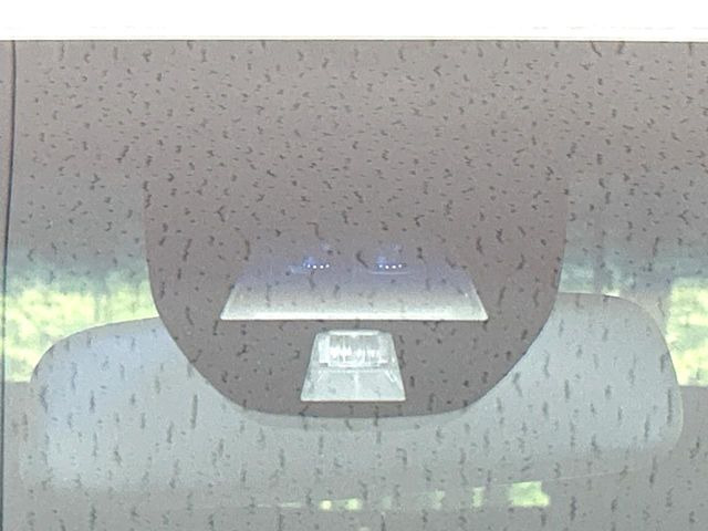 【シティブレーキアクティブシステム】低速走行中に前方の車両等を認識し、衝突しそうな時は警報とブレーキで衝突回避と被害軽減をアシスト。より安全にドライブをお楽しみいただけます。