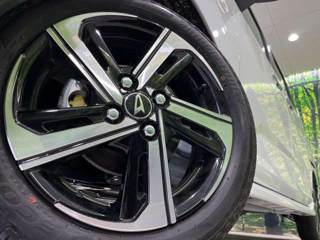 【純正15インチアルミホイール】外観にマッチした純正アルミホイールを装着しております。各種社外アルミホイールや、スタッドレスタイヤも取扱いしております。是非ご相談ください♪