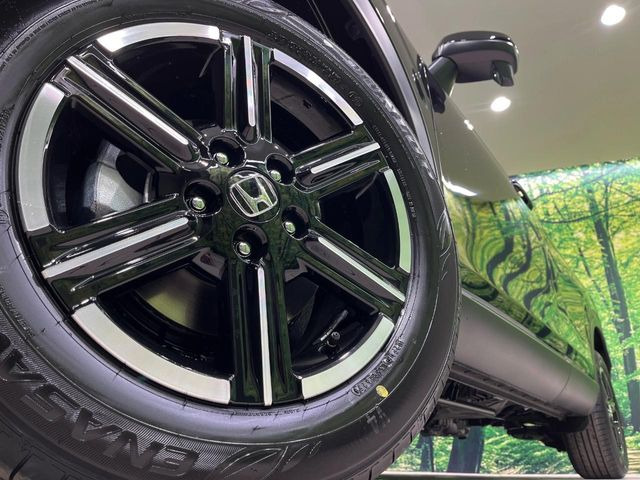 �y����16�C���`�A���~�z�C�[���z�O�ςɃ}�b�`���������A���~�z�C�[���𑕒����Ă���܂��B�e��ЊO�A���~�z�C�[����A�X�^�b�h���X�^�C�����戵�����Ă���܂��B���񂲑��k����������