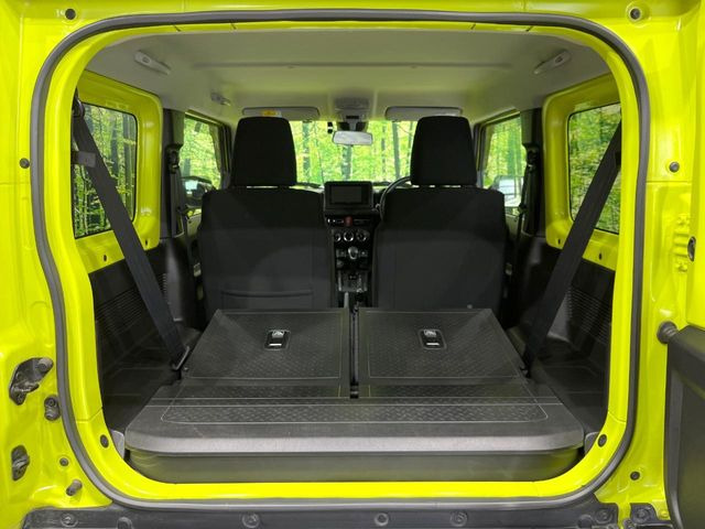 ���i�̂���������ʋ΁A���}���ɏ\���ȉ׎��X�y�[�X���m�ۂ��Ă���܂��B�Z�J���h�V�[�g��|���ƁA�傫�ȉו��̐ύڂ��\�ł���