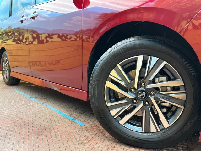 �y����16�C���`�A���~�z�C�[���z�O�ςɃ}�b�`���������A���~�z�C�[���𑕒����Ă���܂��B�e��ЊO�A���~�z�C�[����A�X�^�b�h���X�^�C�����戵�����Ă���܂��B���񂲑��k����������