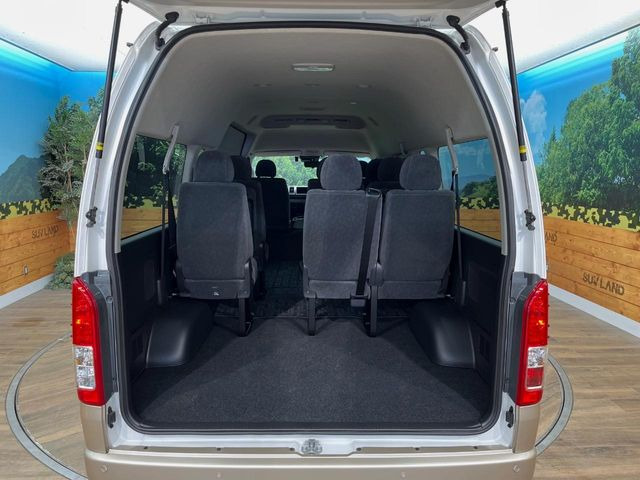 ���i�̂���������ʋ΁A���}���ɏ\���ȉ׎��X�y�[�X���m�ۂ��Ă���܂��B�Z�J���h�V�[�g��|���ƁA�傫�ȉו��̐ύڂ��\�ł���