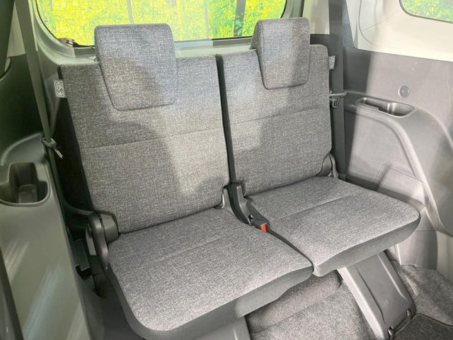 3列目シートはもちろん状態良好☆大人でもゆったりと座って頂けますので、大人数でのお出かけもラクラクです♪ご家族で、気の知れた仲間で、ドライブに行くのが楽しみですね♪