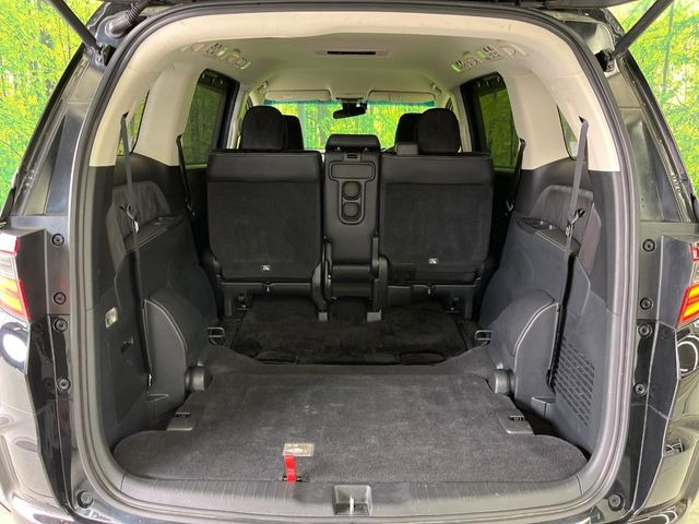 ���i�̂���������ʋ΁A���}���ɏ\���ȉ׎��X�y�[�X���m�ۂ��Ă���܂��B3��ڂ�|���ƁA�傫�ȉו��̐ύڂ��\�ł���