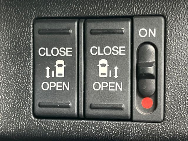 �y�����X���C�h�h�A�z���ԏ�ŗׂ̎ԂƂ̊Ԋu���������ɂ������A�X���C�h�h�A�Ȃ���S!�h�A�I�[�v������������炸�A�J�������L���̂ŏ��~�肪�Ƃ��Ă��ȒP�ł��B�傫�ȉו��̏o���������Ȃ���\��