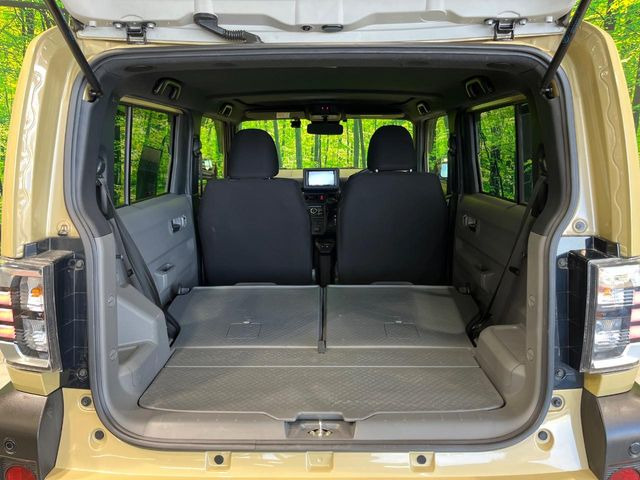 ���i�̂���������ʋ΁A���}���ɏ\���ȉ׎��X�y�[�X���m�ۂ��Ă���܂��B�Z�J���h�V�[�g��|���ƁA�傫�ȉו��̐ύڂ��\�ł���