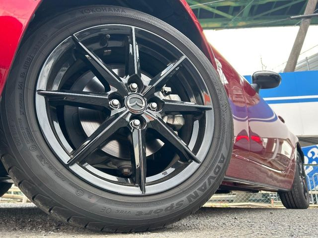 �y����16�C���`�A���~�z�C�[���z�O�ςɃ}�b�`���������A���~�z�C�[���𑕒����Ă���܂��B�e��ЊO�A���~�z�C�[����A�X�^�b�h���X�^�C�����戵�����Ă���܂��B���񂲑��k����������