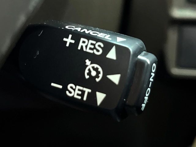 �y�N���[�Y�R���g���[���z�������H�����N���N���s�B�A�N�Z���𗣂��Ă���葬�x�ő��s���ł��A�������^�]���̕��S���y��!�����E�������ȒP�ȃX�C�b�`����Œ����ł��܂��B