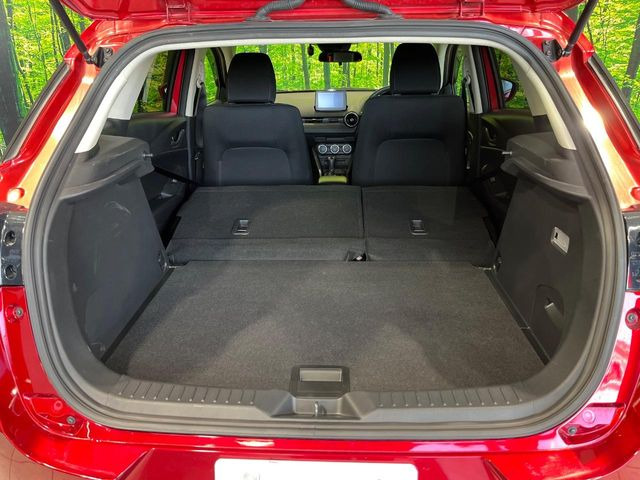 ���i�̂���������ʋ΁A���}���ɏ\���ȉ׎��X�y�[�X���m�ۂ��Ă���܂��B�Z�J���h�V�[�g��|���ƁA�傫�ȉו��̐ύڂ��\�ł���