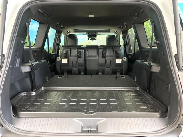 ���i�̂���������ʋ΁A���}���ɏ\���ȉ׎��X�y�[�X���m�ۂ��Ă���܂��B�Z�J���h�V�[�g��|���ƁA�傫�ȉו��̐ύڂ��\�ł���