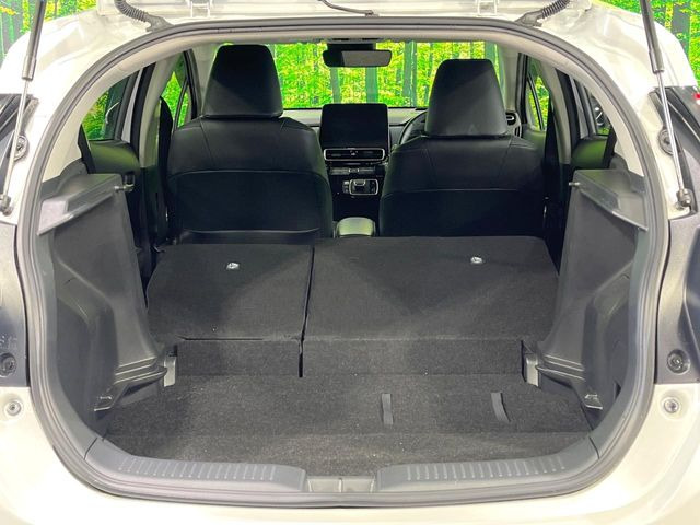 ���i�̂���������ʋ΁A���}���ɏ\���ȉ׎��X�y�[�X���m�ۂ��Ă���܂��B�Z�J���h�V�[�g��|���ƁA�傫�ȉו��̐ύڂ��\�ł���