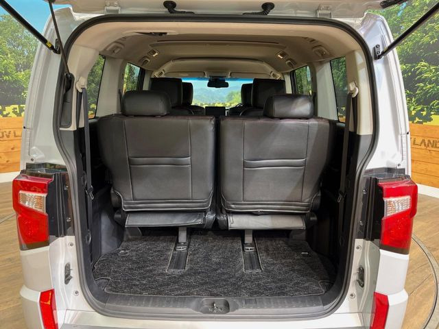 ���i�̂���������ʋ΁A���}���ɏ\���ȉ׎��X�y�[�X���m�ۂ��Ă���܂��B�Z�J���h�V�[�g��|���ƁA�傫�ȉו��̐ύڂ��\�ł���