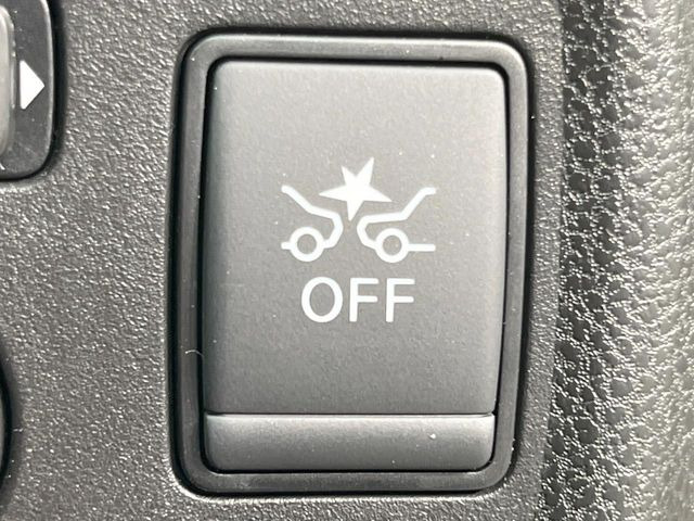 �y�G�}�[�W�F���V�[�u���[�L�z���s���ɑO���̎ԗ�����F�����A�Փ˂������Ȏ��͌x��ƃu���[�L�ŏՓˉ���Ɣ�Q�y�����A�V�X�g�B�����S�Ƀh���C�u�����y���݂��������܂��B