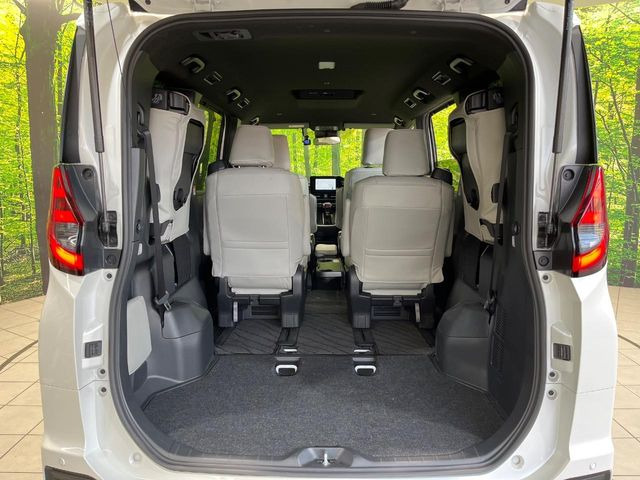 ���i�̂���������ʋ΁A���}���ɏ\���ȉ׎��X�y�[�X���m�ۂ��Ă���܂��B�Z�J���h�V�[�g��|���ƁA�傫�ȉו��̐ύڂ��\�ł���