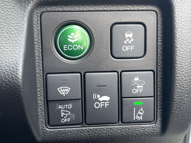 �y�z���_�Z���V���O�z���s���ɑO���̎ԗ�����F�����A�Փ˂������Ȏ��͌x��ƃu���[�L�ŏՓˉ���Ɣ�Q�y�����A�V�X�g�B�����S�Ƀh���C�u�����y���݂��������܂��B