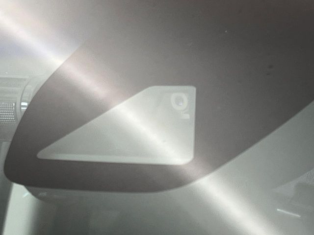 �y�z���_�Z���V���O�z���s���ɑO���̎ԗ�����F�����A�Փ˂������Ȏ��͌x��ƃu���[�L�ŏՓˉ���Ɣ�Q�y�����A�V�X�g�B�����S�Ƀh���C�u�����y���݂��������܂��B