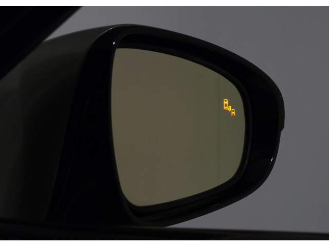 BSM(�u���C���h�X�|�b�g���j�^)!�ׂ̎Ԑ��𑖂�ԗ������[�_�[�Ō��m���A�h�A�~���[�ł͊m�F���ɂ����㑤���G���A�ɑ��݂���ԗ��ɉ����āA�}�ڋ߂��Ă���ԗ������m���܂��B